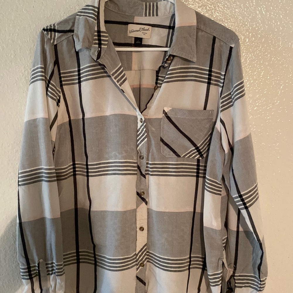 Universal Thread size L button-down blouse. Great condition.